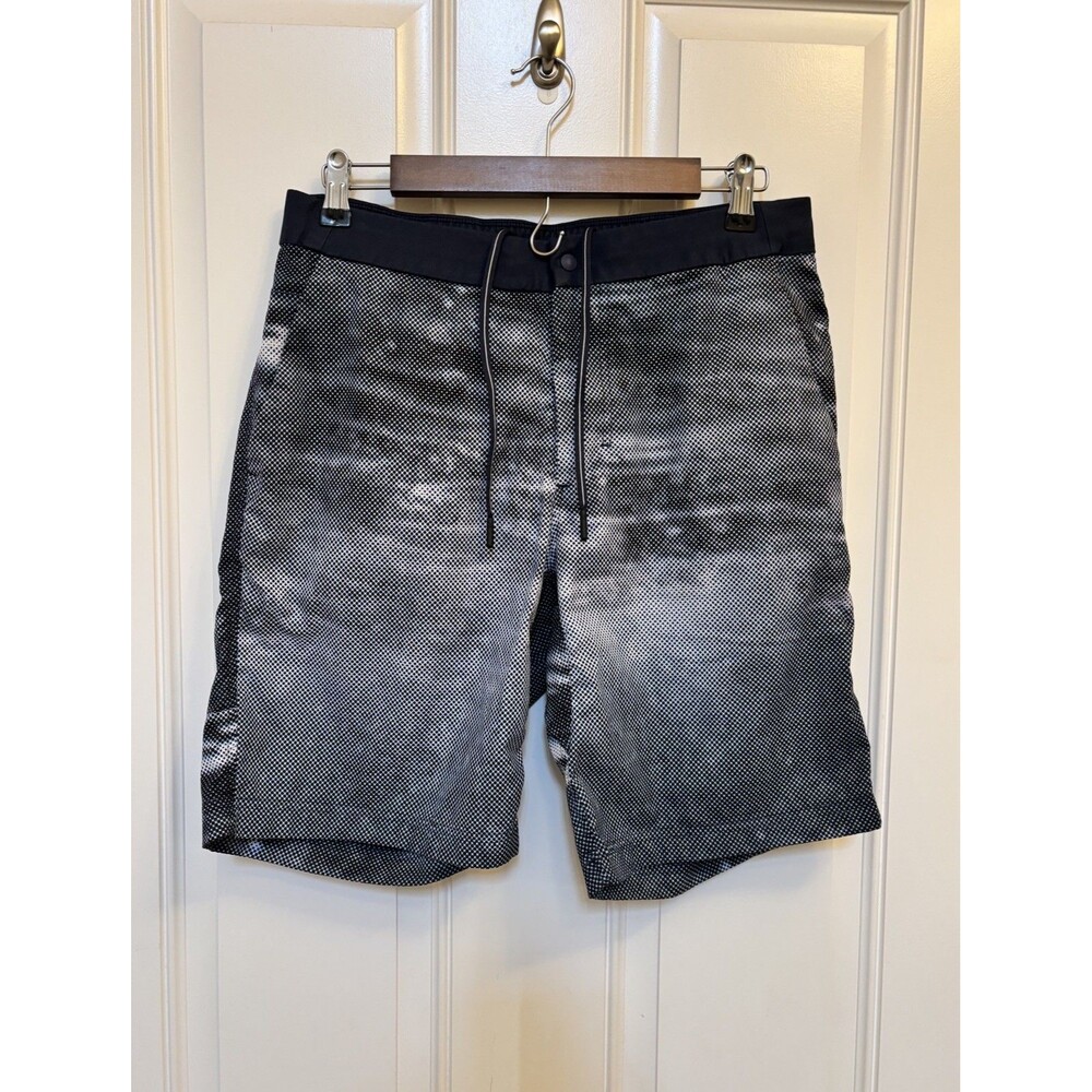 Lululemon El Current Board Shorts Size 34 10" blue pattern Zip Pocket Beach